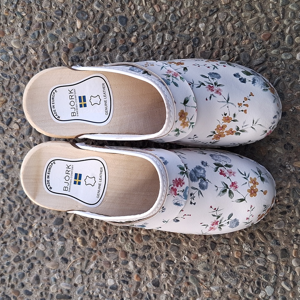 Björk Swedish comfort white floral wooden clogs size 37 - Picture 3 of 8